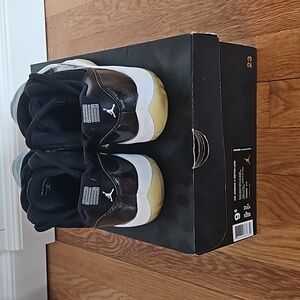 Jordan 11 low Barons